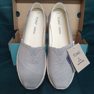 New TOMS Size 7.5